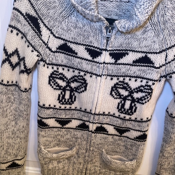 ARITZIA TNA Cowichan Lambswool Knit Cardigan Sweater with Zipper - Picture 3 of 5